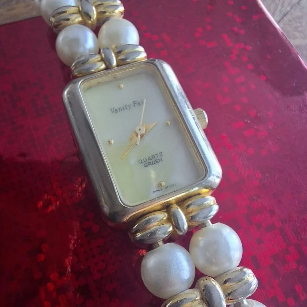 Vanity Fair Watch Quartz Gruen Faux Pearl‎ Vintage Costume
